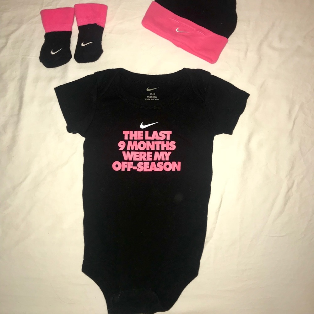 Nike 0-6mo onesie, hat, booties. VGUC. Runs big - Picture 1 of 4